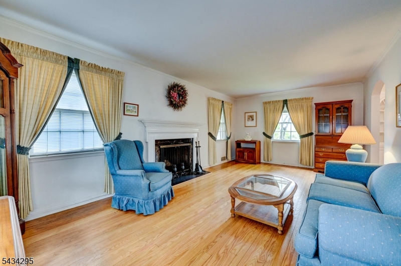 328 Plymouth Road Union, NJ 07083 - Photo 5 of 32