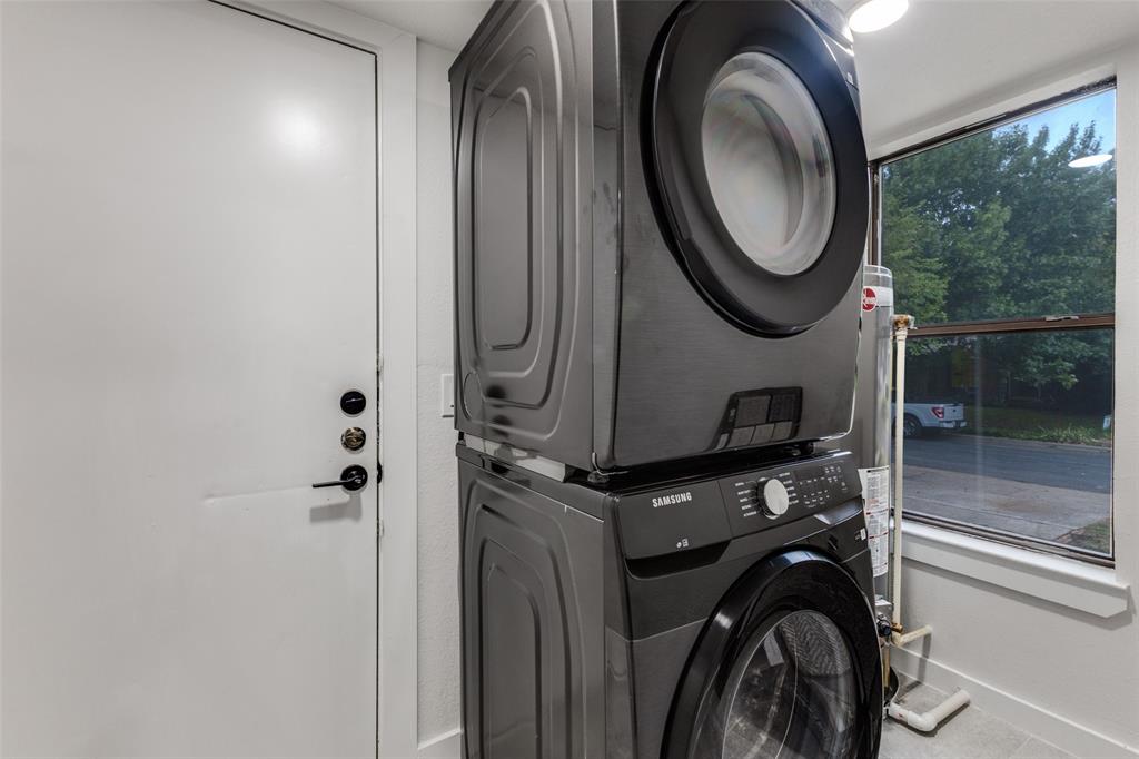 5848 Kenwood Avenue Dallas, TX 75206 - Photo 25 of 32 a utility room with dryer and washer