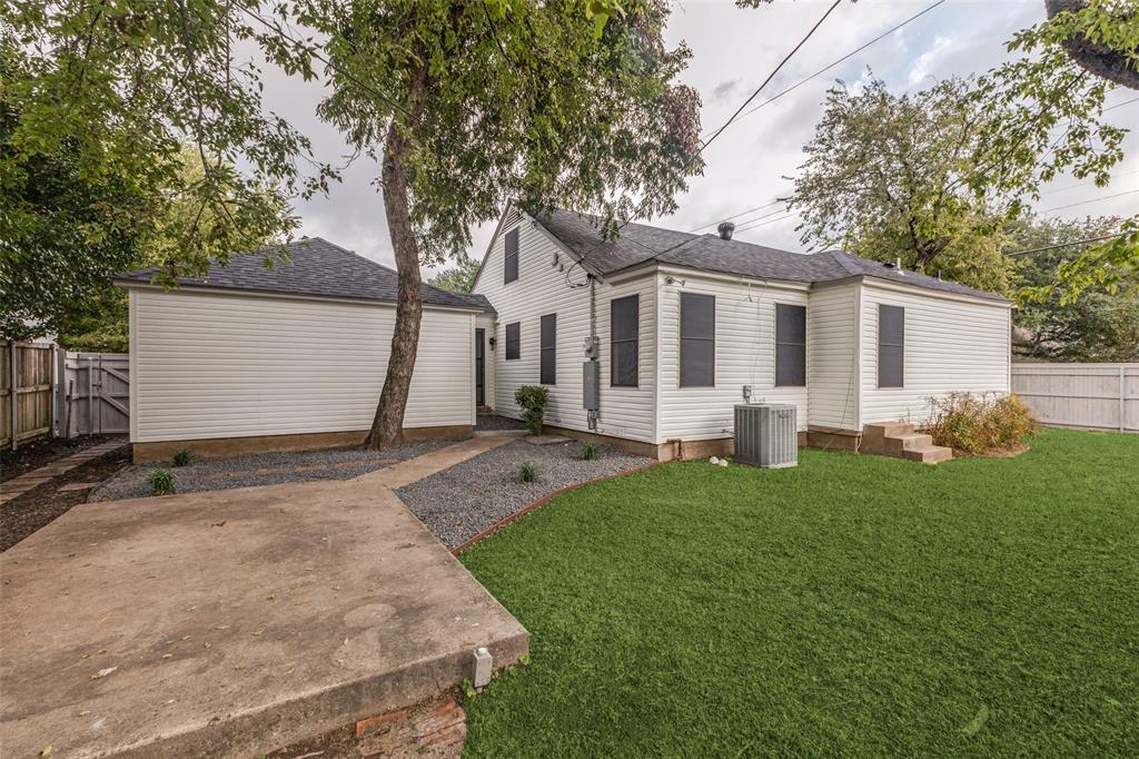 5848 Kenwood Avenue Dallas, TX 75206 - Photo 28 of 32 a front view of house with yard and green space