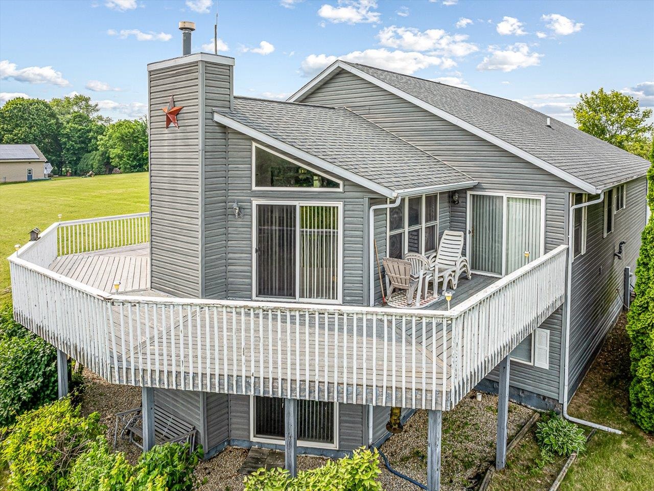 1106 Drexel Road Lake Summerset, IL 61019 - Photo 2 of 43 a view of a house with a wooden deck
