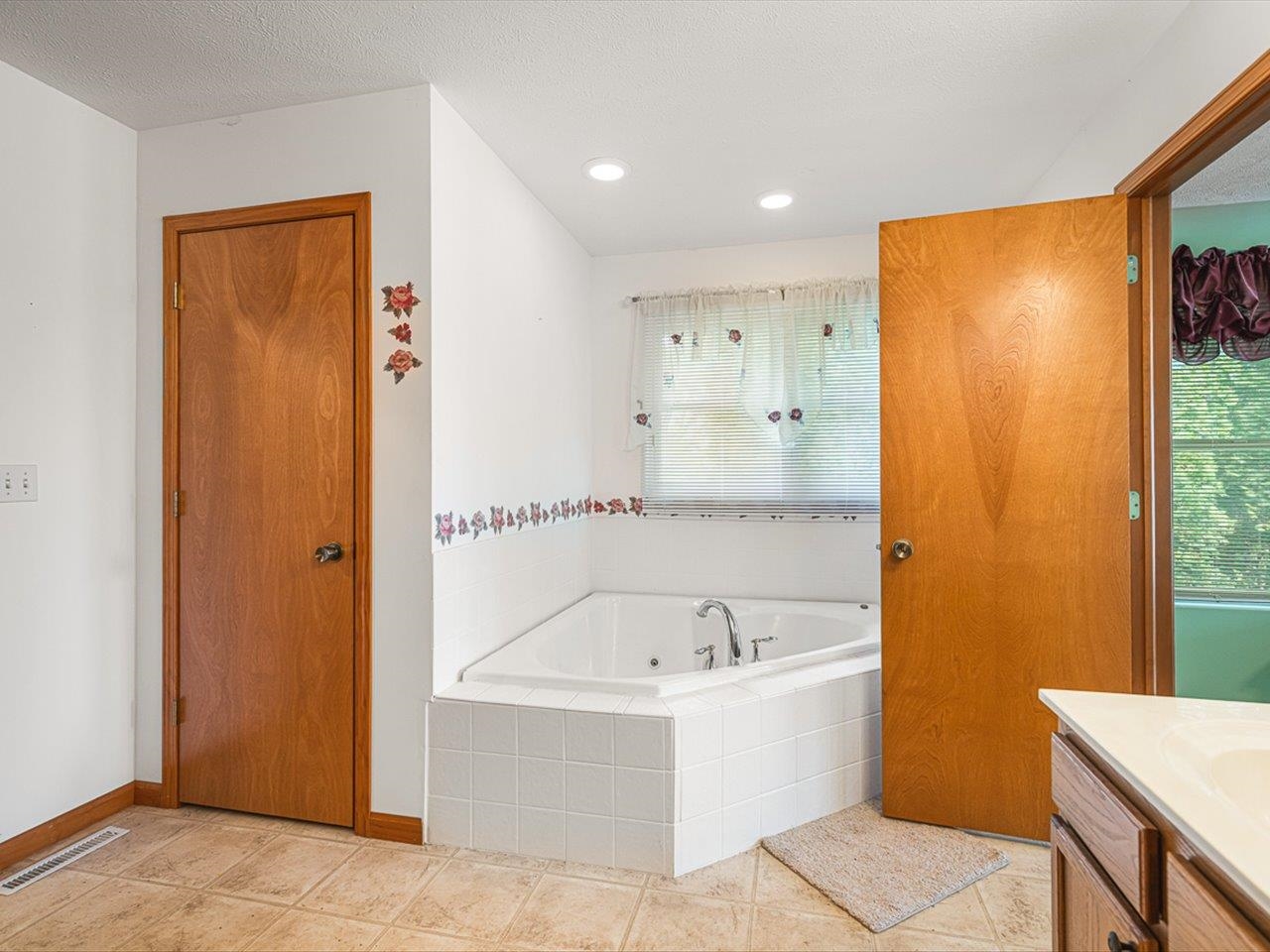 1106 Drexel Road Lake Summerset, IL 61019 - Photo 23 of 43 a white bath tub sitting next to a white sink