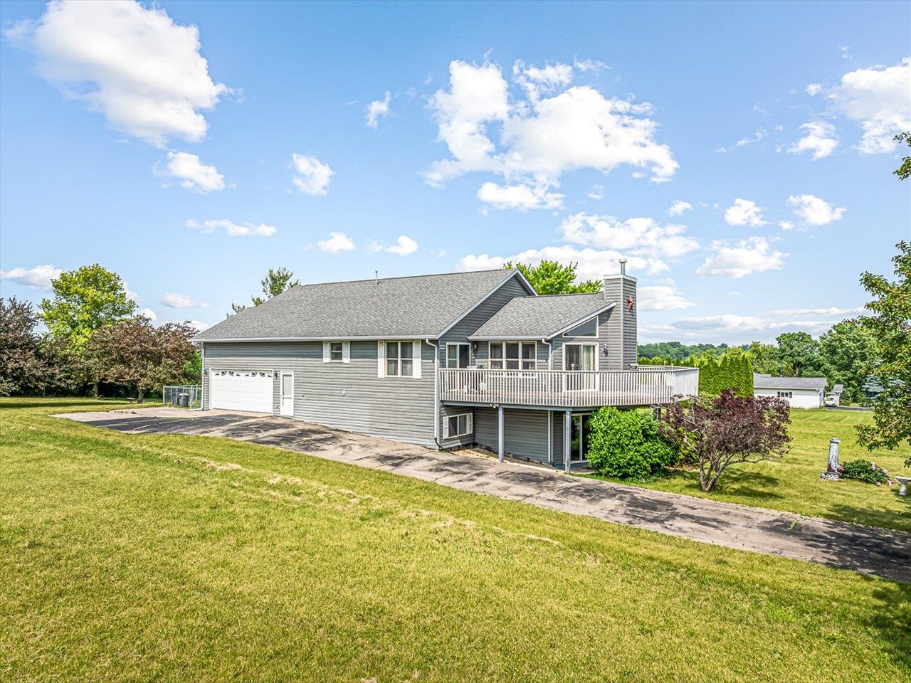 1106 Drexel Road Lake Summerset, IL 61019 - Photo 4 of 43 a view of a house with a big yard and large trees