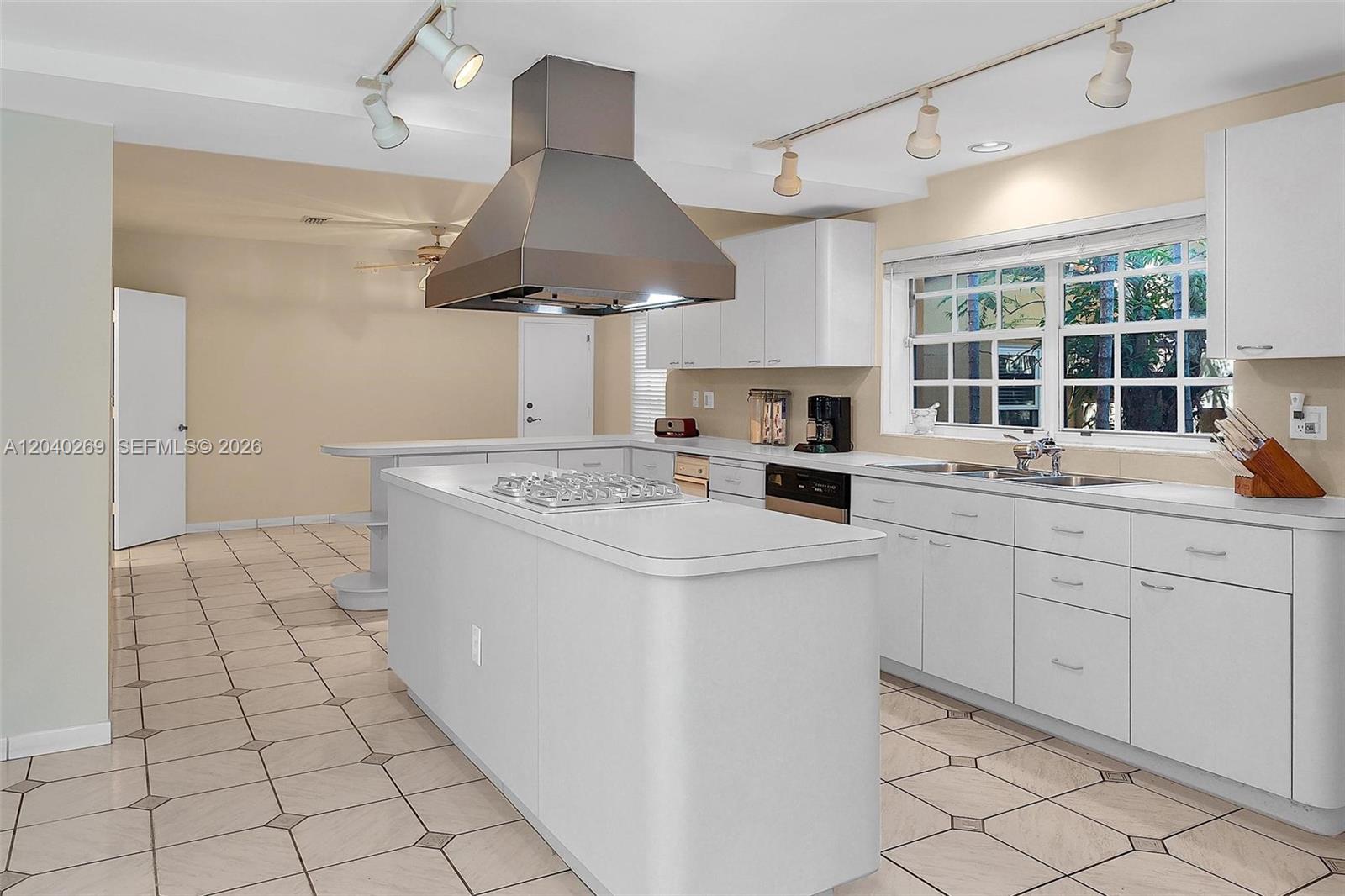 5309 Alton Road Miami Beach, FL 33140 - Photo 11 of 51 The first floor
