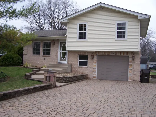 $279,900 | 1709 Rogers Avenue, McHenry, IL 60050