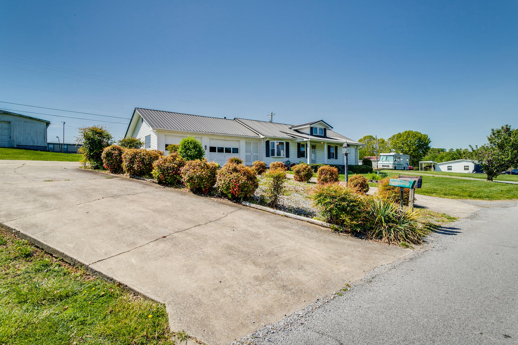 122 Flag Branch Road Greeneville, TN 37743 - Photo 2 of 32 002