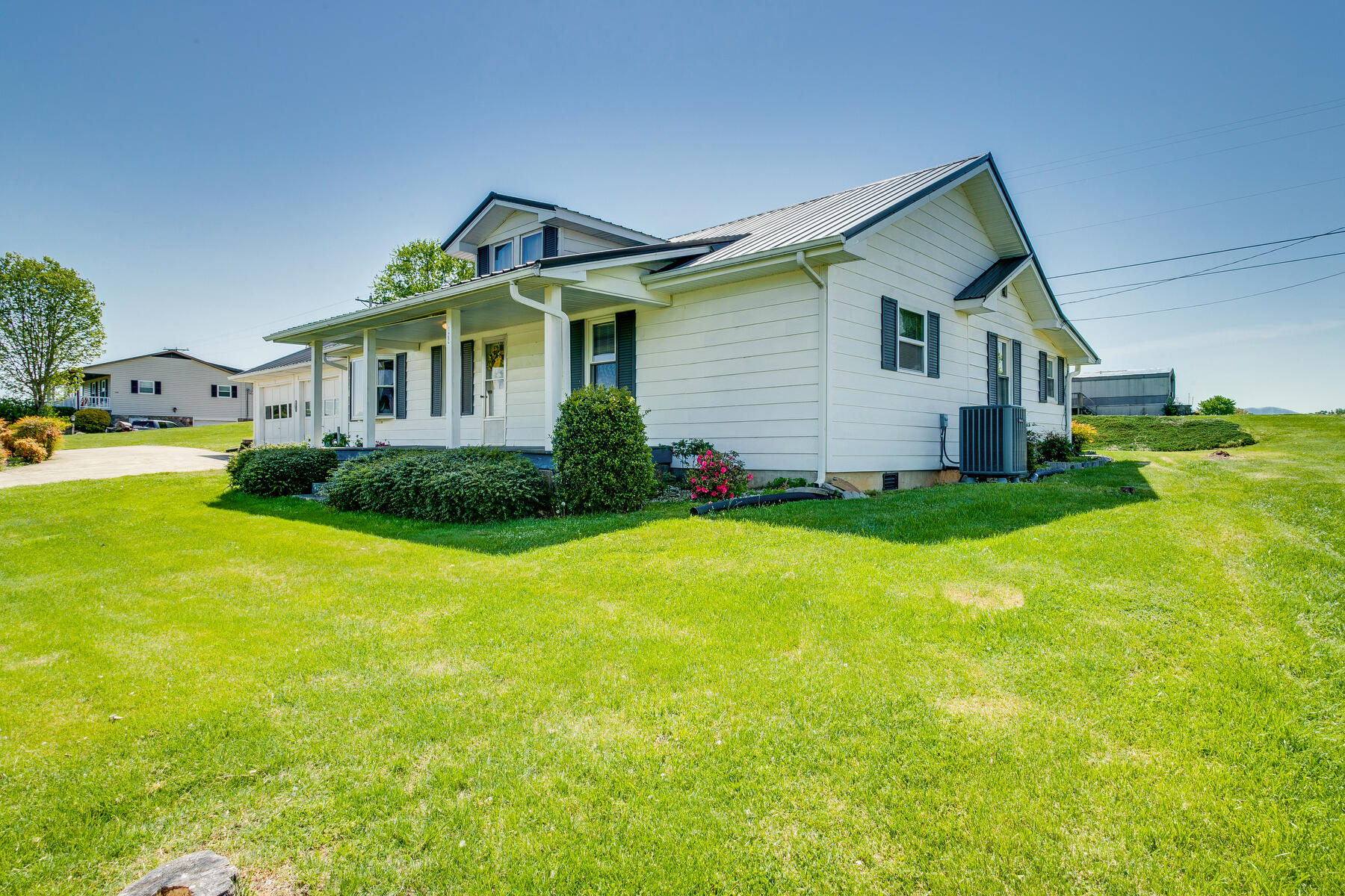 122 Flag Branch Road Greeneville, TN 37743 - Photo 4 of 32 004