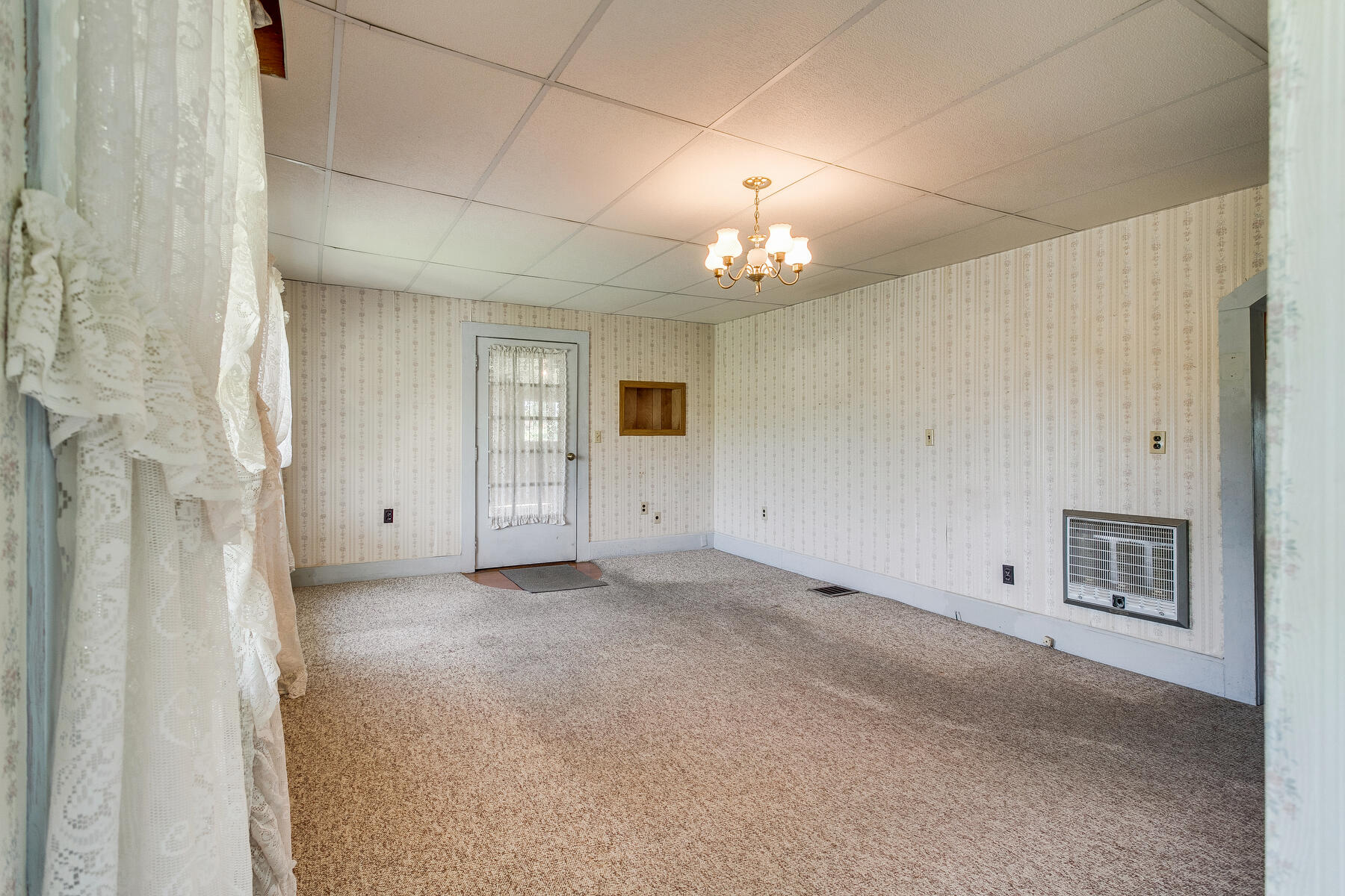 122 Flag Branch Road Greeneville, TN 37743 - Photo 6 of 32 006