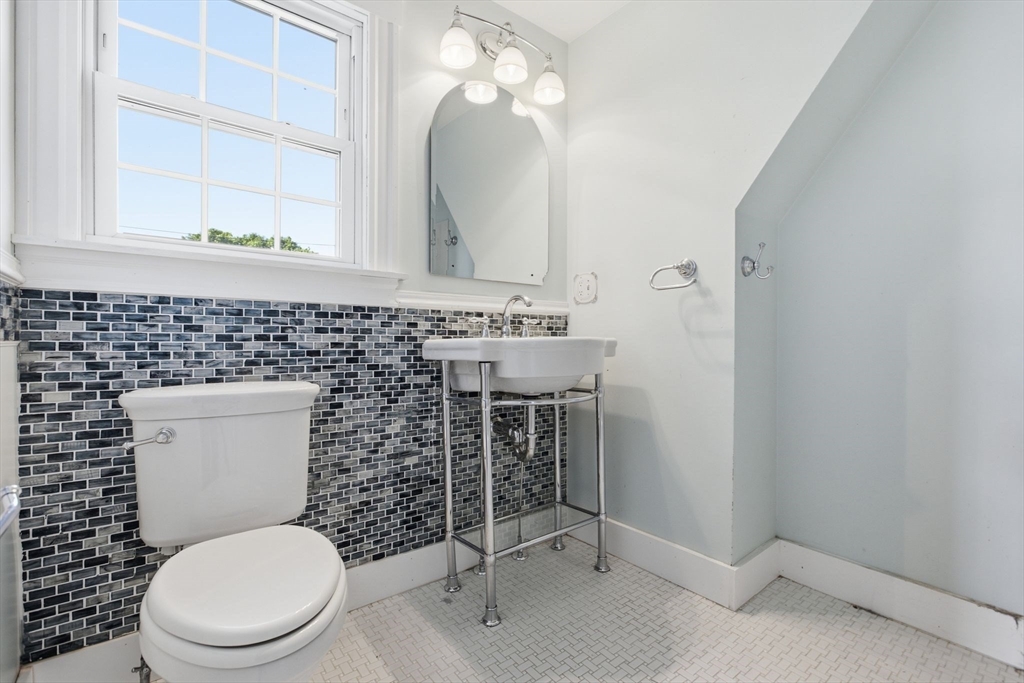 6 Ashburnham Road Worcester, MA 01605 - Photo 12 of 20