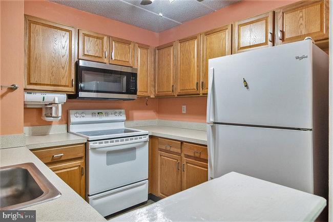 131 Riversedge Drive, Unit CONDO 131 Norristown, PA 19403 - Photo 8 of 20 Gallery Image 8