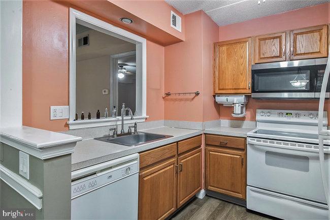 131 Riversedge Drive, Unit CONDO 131 Norristown, PA 19403 - Photo 9 of 20 Gallery Image 9