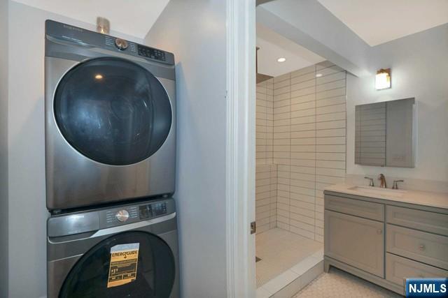 89 Wyoming Road Paramus, NJ 07652 - Photo 13 of 17 a bathroom with a toilet and a sink