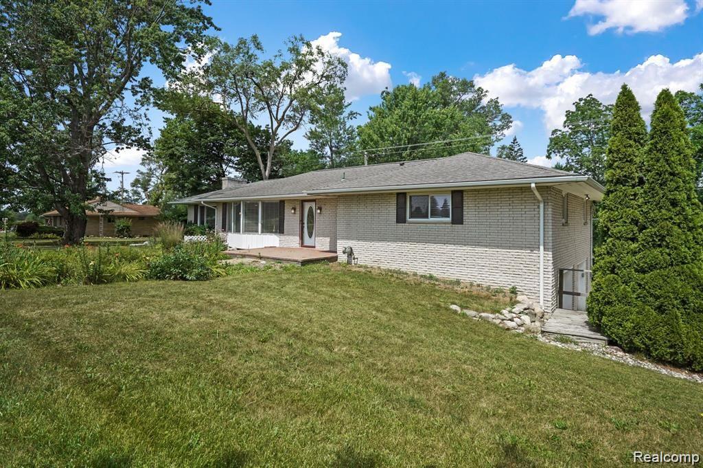 5335 Perry Road Grand Blanc, MI 48439 - Photo 2 of 32