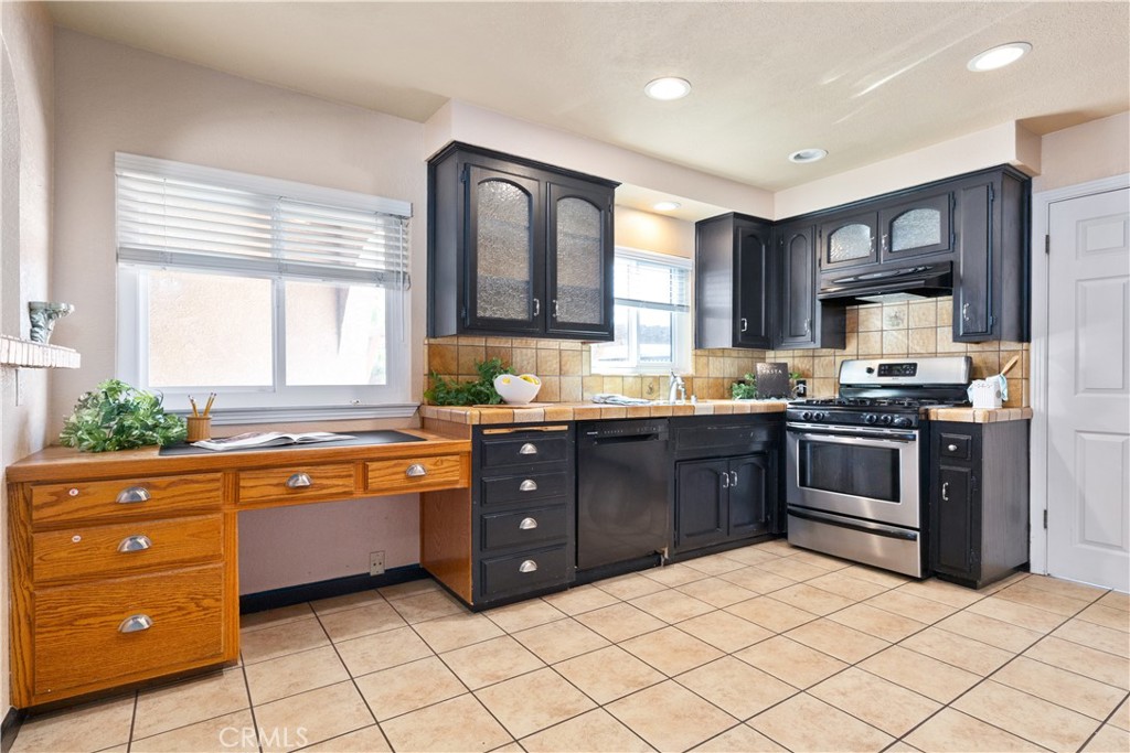 1024 Robin Circle Arroyo Grande, CA 93420 - Photo 14 of 35 a kitchen with stainless steel appliances granite countertop a stove sink and cabinets