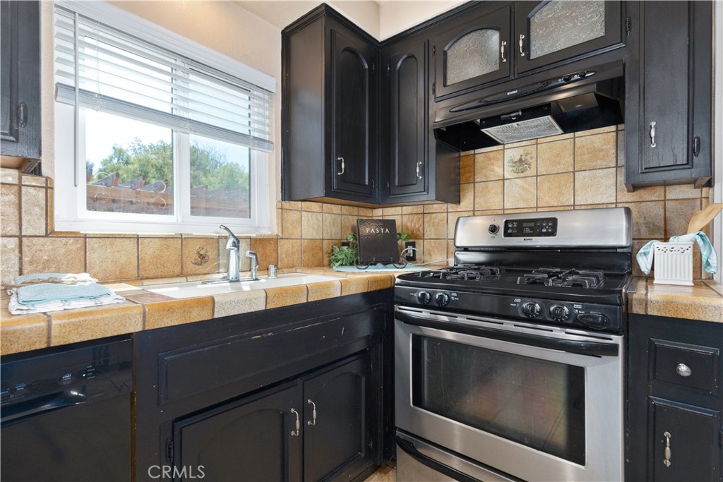 1024 Robin Circle Arroyo Grande, CA 93420 - Photo 15 of 35 a kitchen with a sink stove and cabinets