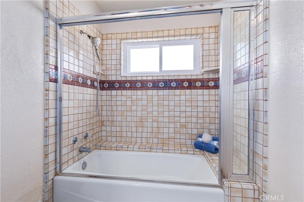 1024 Robin Circle Arroyo Grande, CA 93420 - Photo 19 of 35 a bathroom with a bathtub and shower