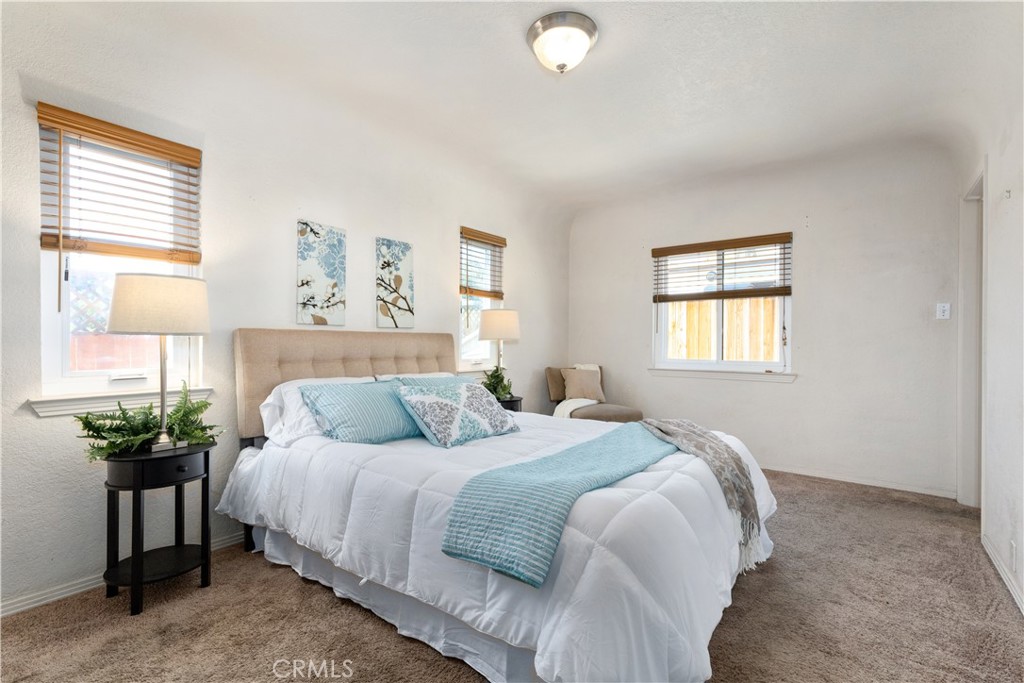 1024 Robin Circle Arroyo Grande, CA 93420 - Photo 21 of 35 a bedroom with a bed and a potted plant