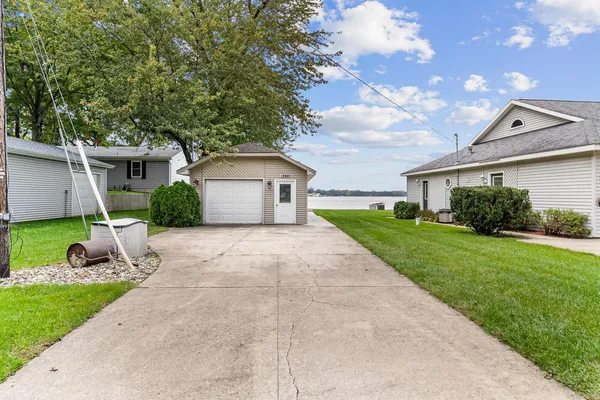 $969,000 | 19976 Highway 60, Three Rivers, MI 49093