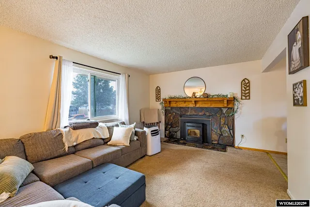 $289,999 | 6622 Cherokee Lane, Casper, WY 82604