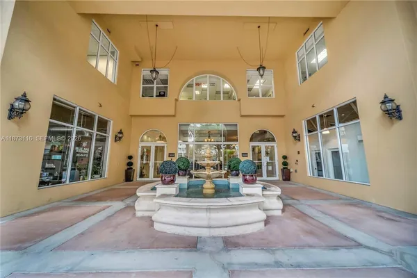 $3,750 | 1607 Ponce De Leon, Unit 10C, Coral Gables, FL 33134