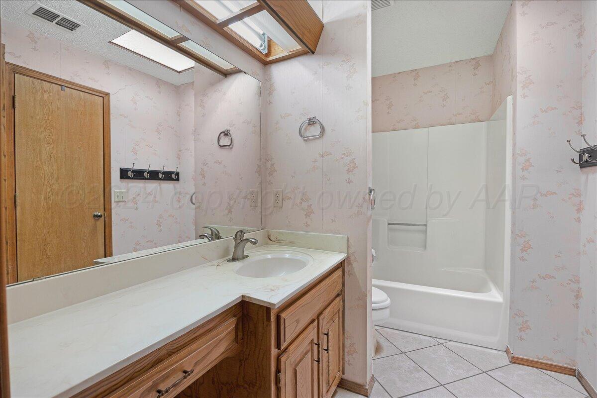3900 Ozark Trail Amarillo, TX 79109 - Photo 14 of 22 14-Primary Bathroom