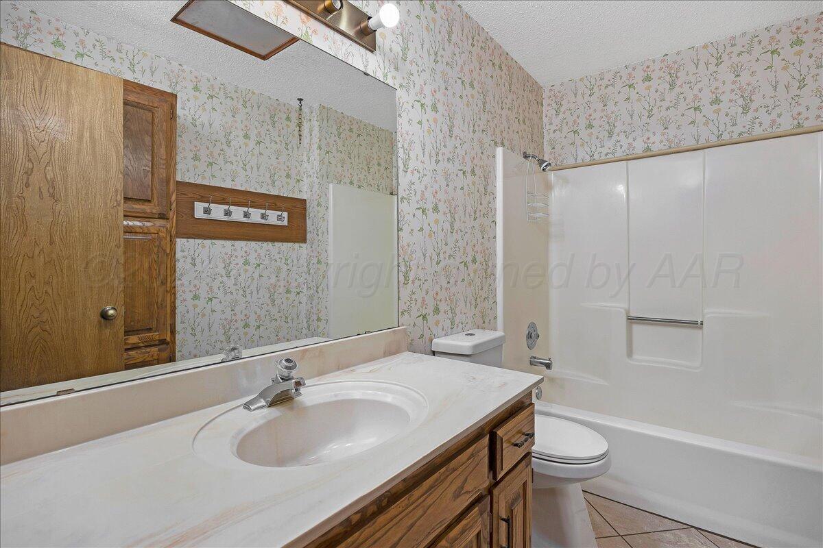 3900 Ozark Trail Amarillo, TX 79109 - Photo 17 of 22 17-Bathroom 2