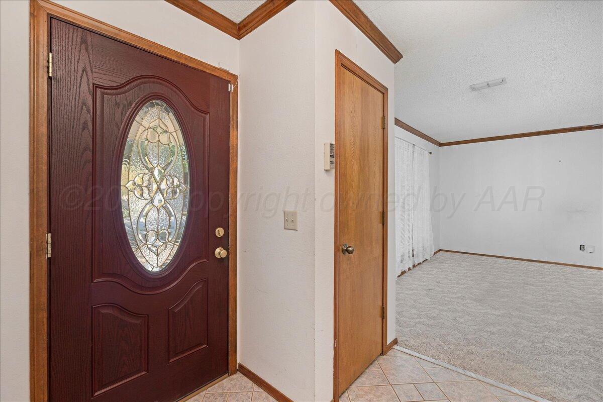3900 Ozark Trail Amarillo, TX 79109 - Photo 5 of 22 03-Foyer