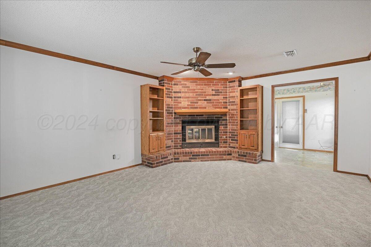 3900 Ozark Trail Amarillo, TX 79109 - Photo 6 of 22 04-Living Room