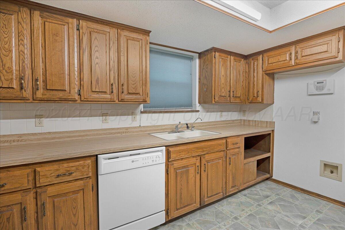 3900 Ozark Trail Amarillo, TX 79109 - Photo 8 of 22 08-Kitchen 2