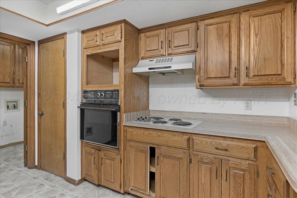 3900 Ozark Trail Amarillo, TX 79109 - Photo 9 of 22 09-Kitchen 3