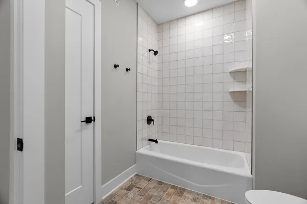 $3,900 | 1 Hill Farm Court, Unit 303, North Oaks, MN 55127