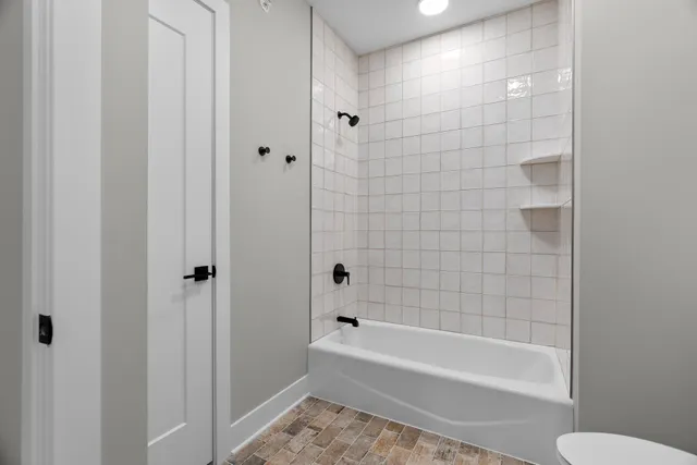 $3,900 | 1 Hill Farm Court, Unit 303, St. Paul, MN 55127