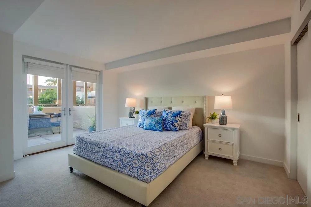 90 North Coast Highway 101, Unit 312 Encinitas, CA 92024 - Photo 4 of 19 a bedroom with a bed and window