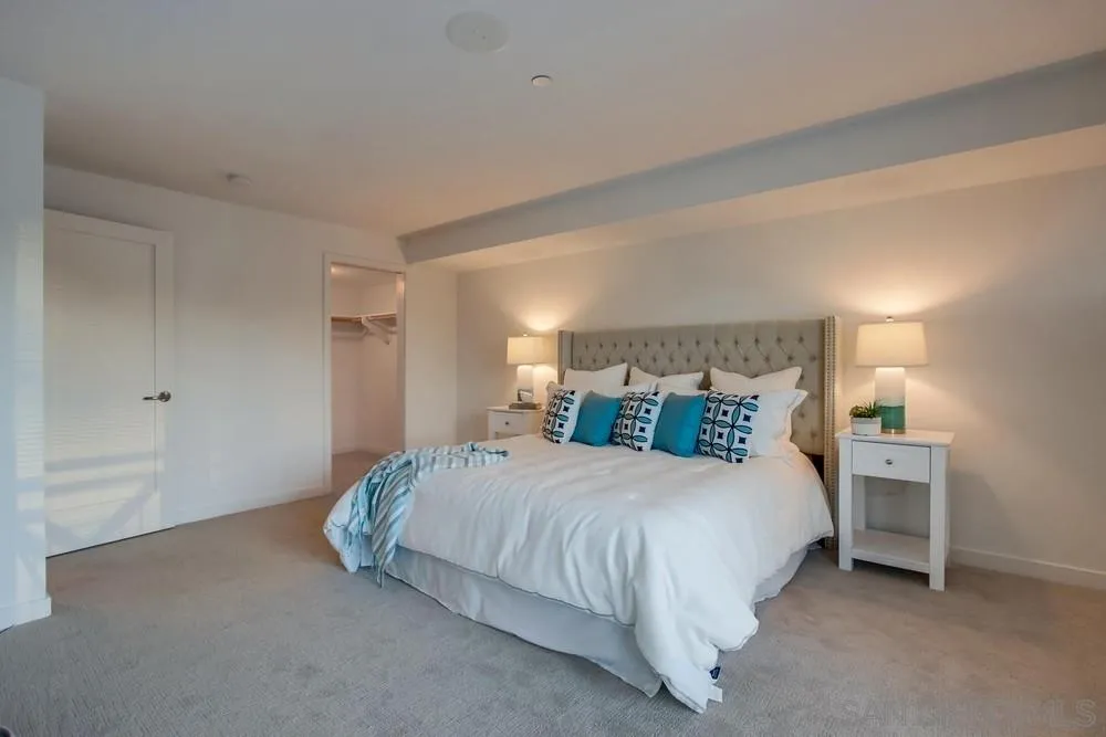90 North Coast Highway 101, Unit 312 Encinitas, CA 92024 - Photo 6 of 19 a bedroom with a bed and window