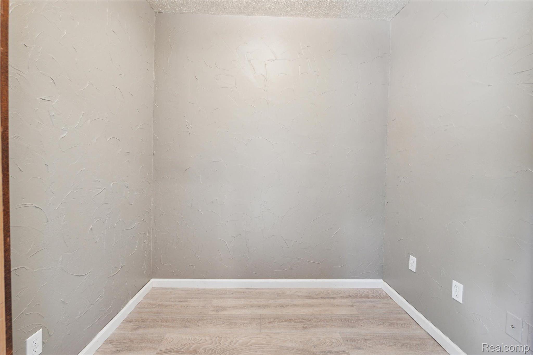 956 Hemingway Road Lake Orion, MI 48362 - Photo 54 of 70 Gallery Image 54