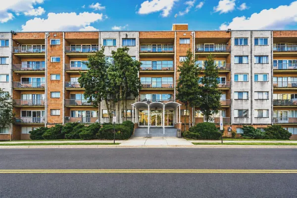 $230,000 | 401 North Armistead Street, Unit 504, Alexandria, VA 22312