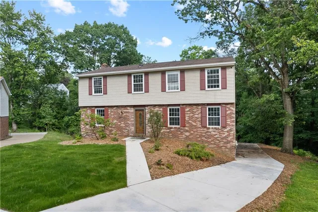 $375,900 | 320 Penn Lear Court, Monroeville, PA 15146