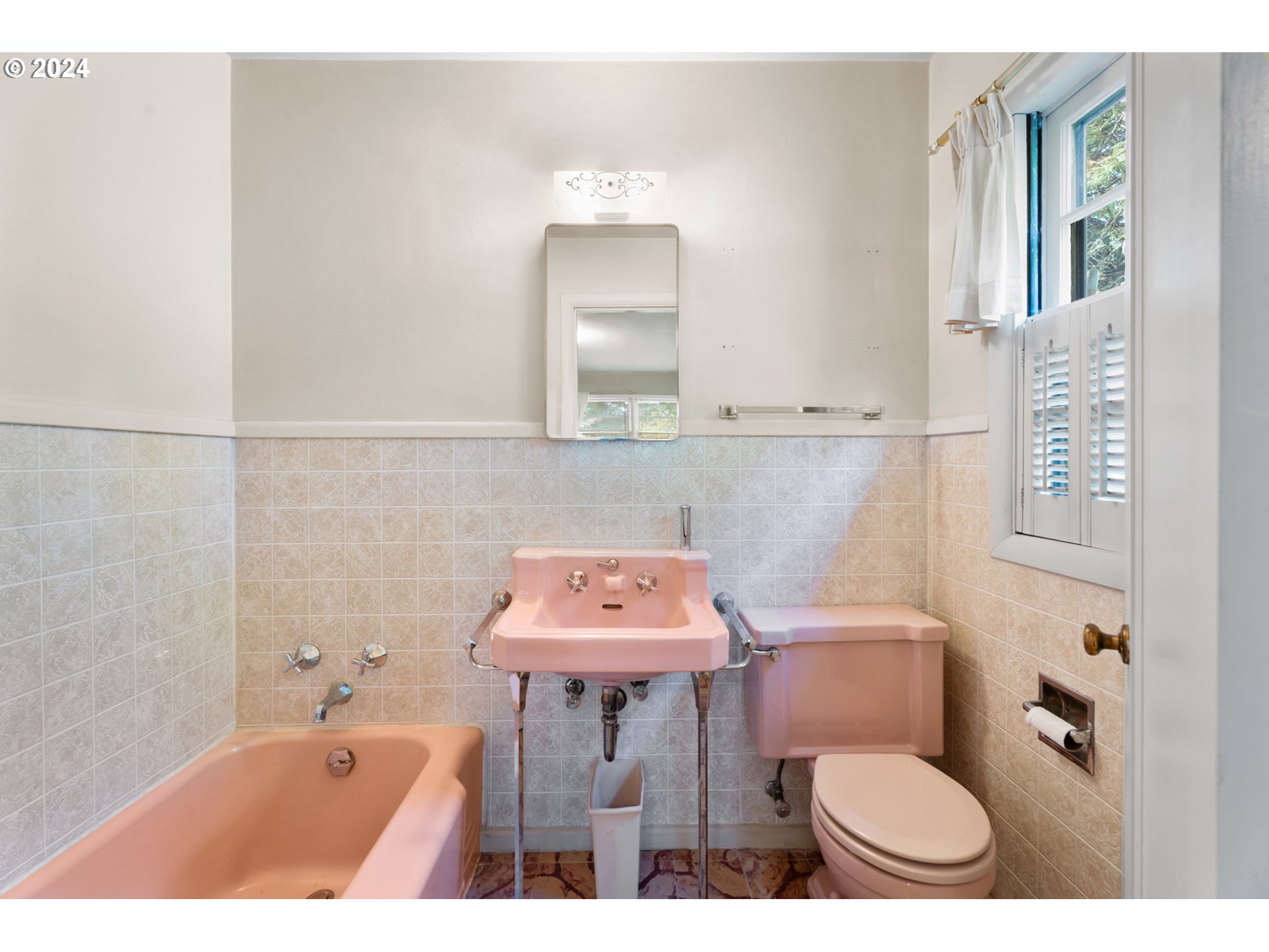 6455 Southwest Scholls Ferry Road Portland, OR 97223 - Photo 30 of 48 Bathroom, Attached