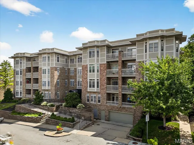 $364,900 | 500 North And South Road, Unit 103, St. Louis, MO 63130