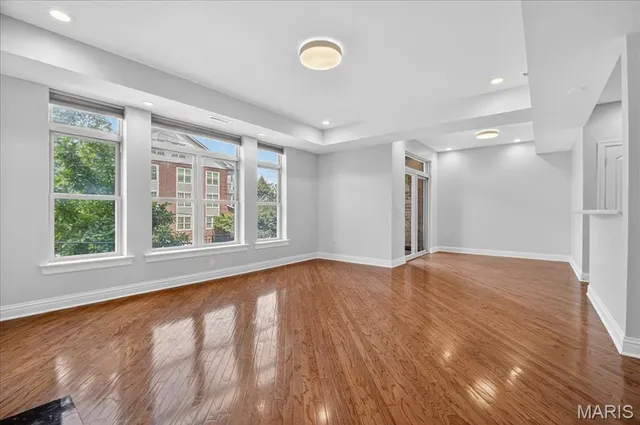 $364,900 | 500 North And South Road, Unit 103, St. Louis, MO 63130