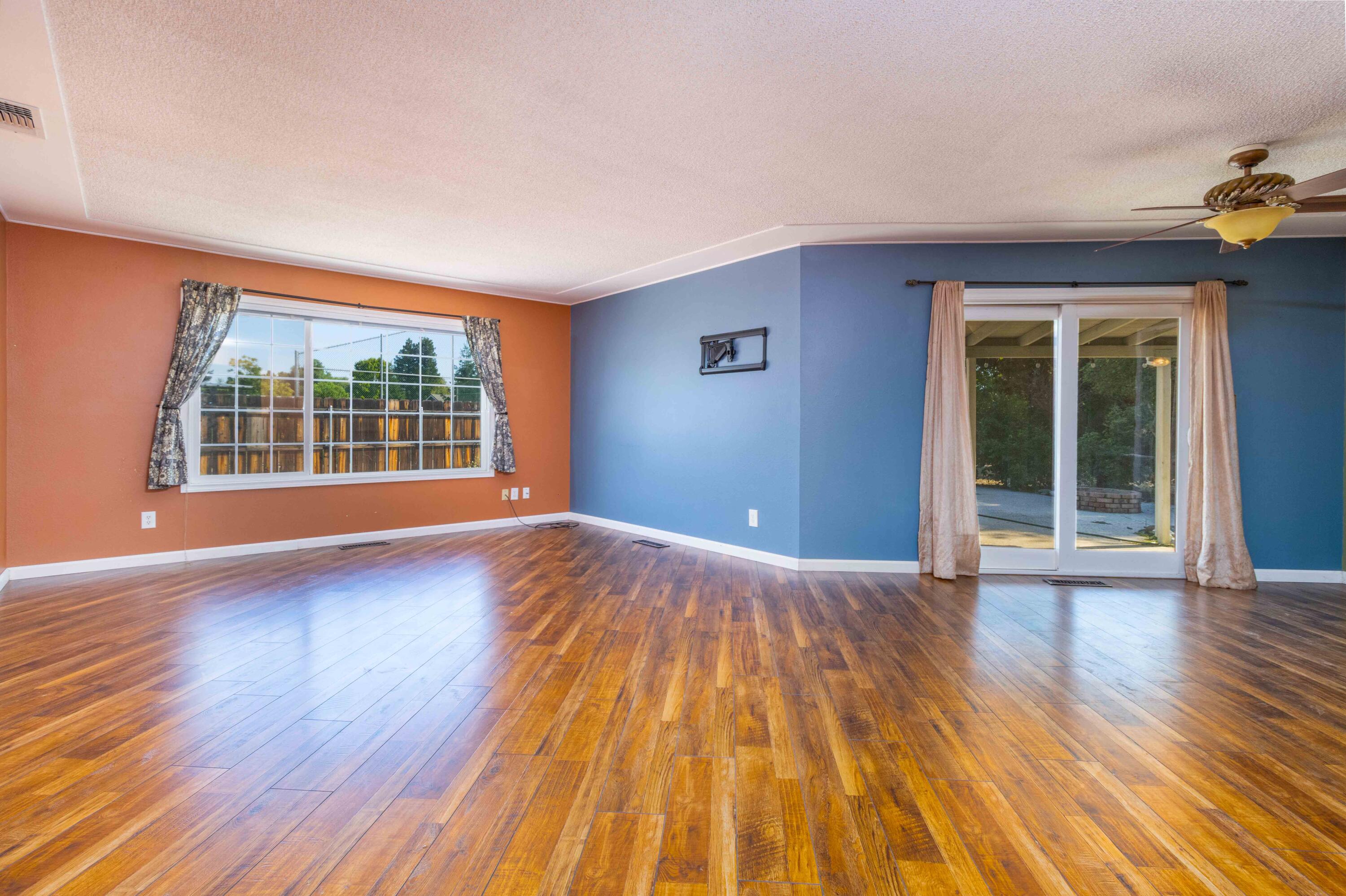 601 Rafael Street Redding, CA 96002 - Photo 4 of 48 The Real Estate Group-5