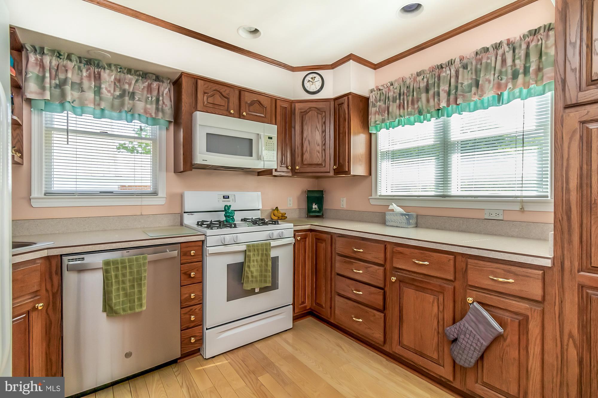 8002 Ridgely Oak Road Baltimore, MD 21234 - Photo 11 of 35