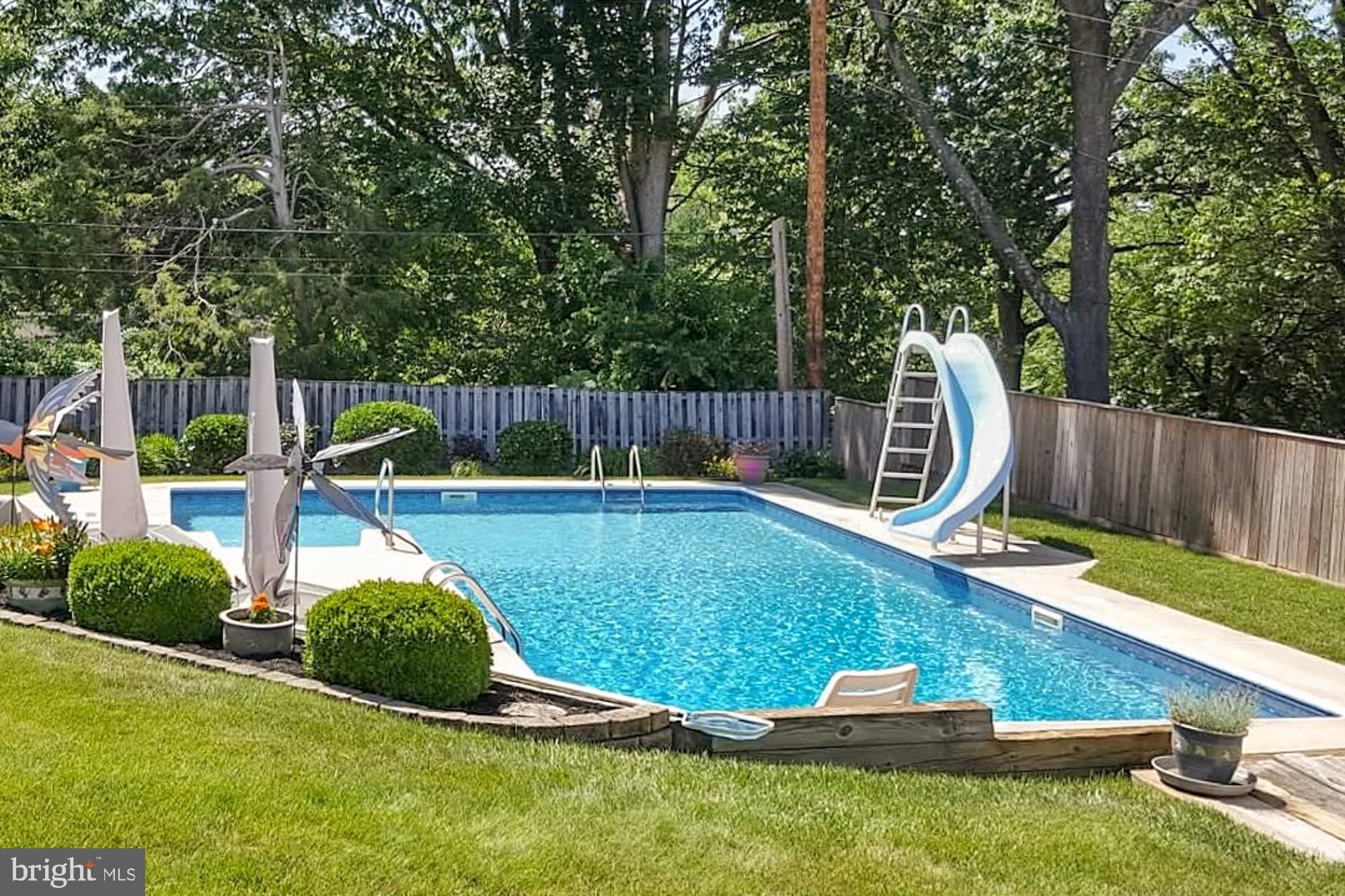 8002 Ridgely Oak Road Baltimore, MD 21234 - Photo 4 of 35
