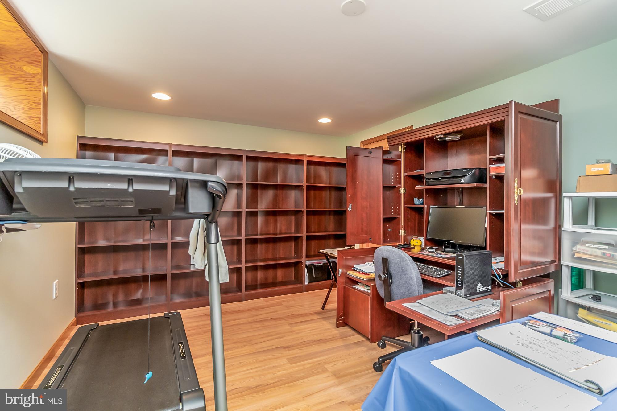 8002 Ridgely Oak Road Baltimore, MD 21234 - Photo 31 of 35