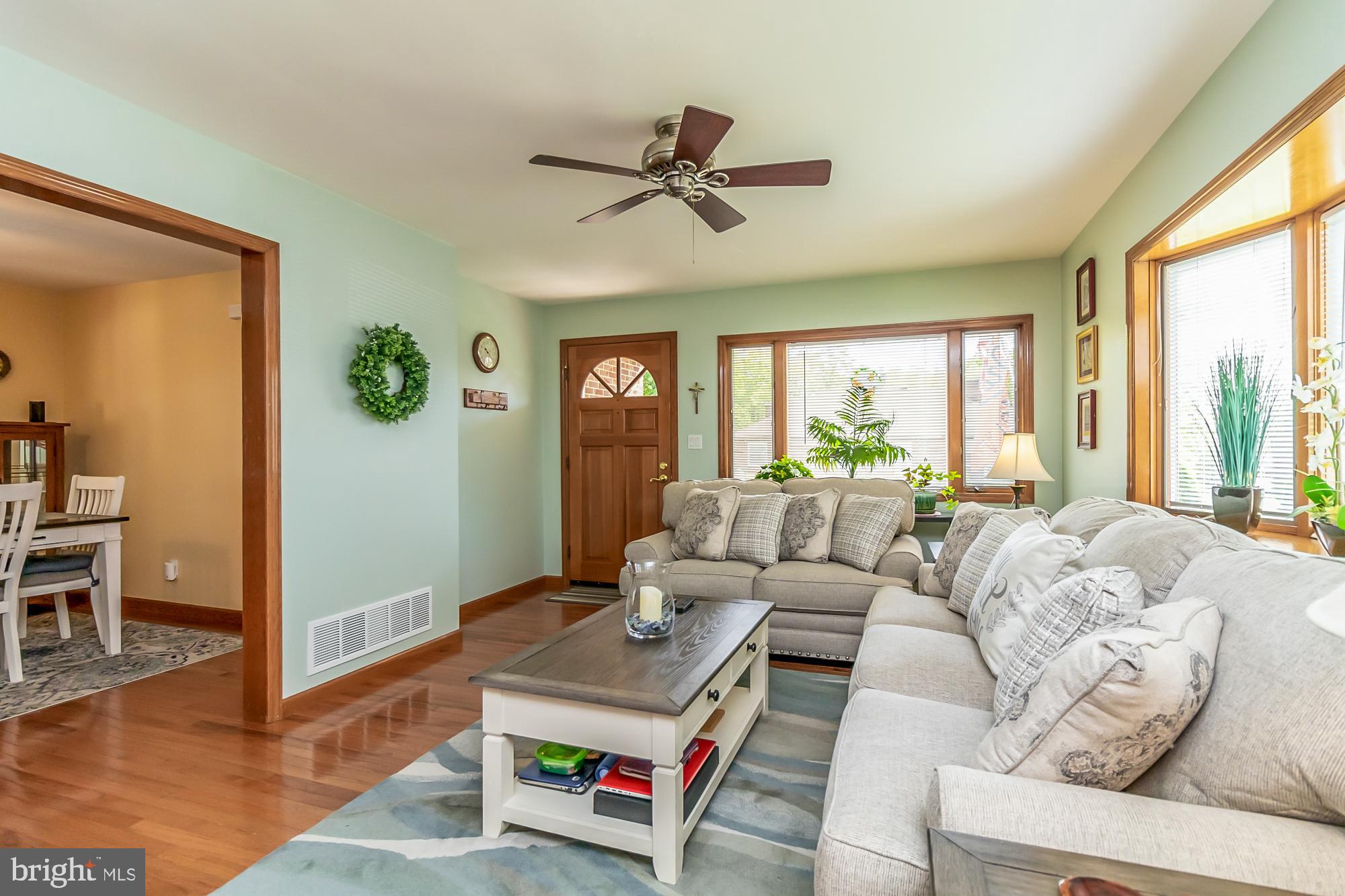 8002 Ridgely Oak Road Baltimore, MD 21234 - Photo 8 of 35