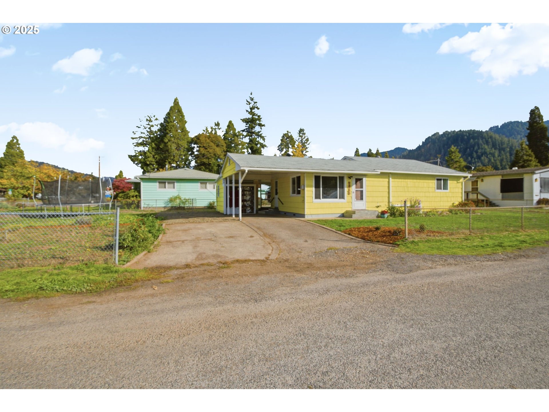76395 River Road Oakridge, OR 97463 - Photo 2 of 38