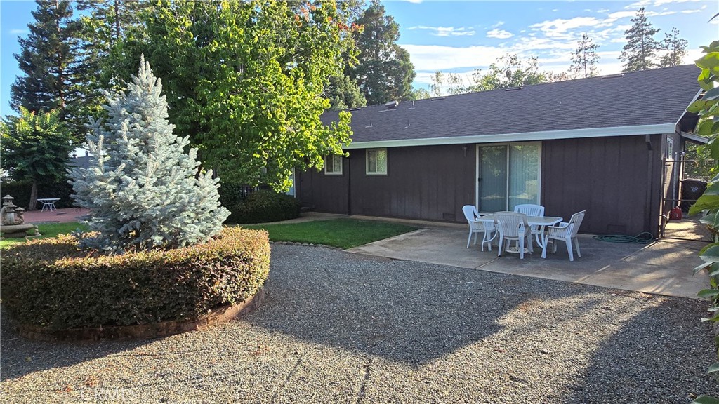 5770 Ingalls Road Paradise, CA 95969 - Photo 49 of 63 a view of a patio with table and chairs and potted plants