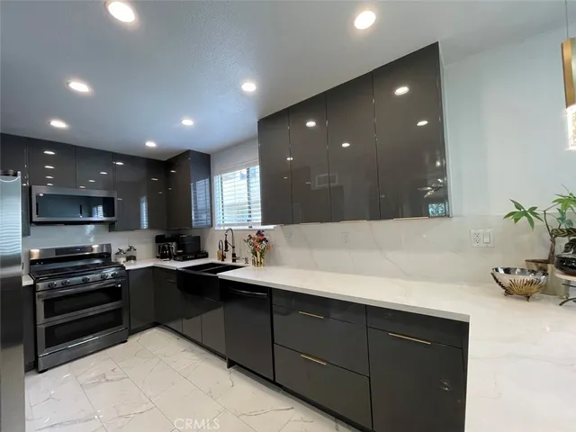 $895,000 | 5305 White Oak Avenue, Unit F, Encino, CA 91316