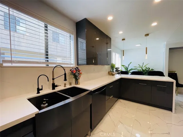 $895,000 | 5305 White Oak Avenue, Unit F, Encino, CA 91316