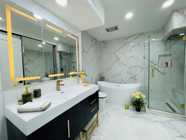 $895,000 | 5305 White Oak Avenue, Unit F, Encino, CA 91316