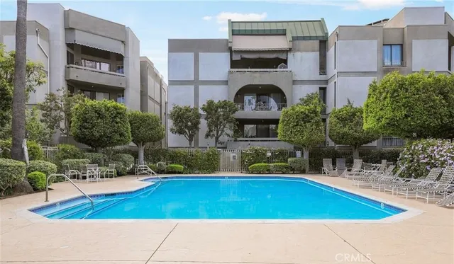 $895,000 | 5305 White Oak Avenue, Unit F, Encino, CA 91316